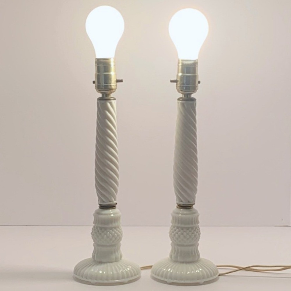 VTG Milk Glass Spiral Twist Hobnail Boudoir Lamps Pair Leviton USA White